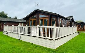 Crystal Lodge With Hot Tub